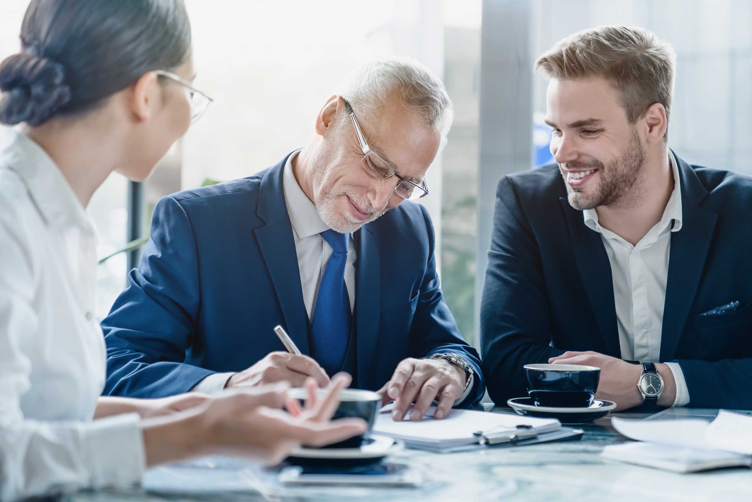 businessman-signing-contract-at-group-meeting-in-o-2025-